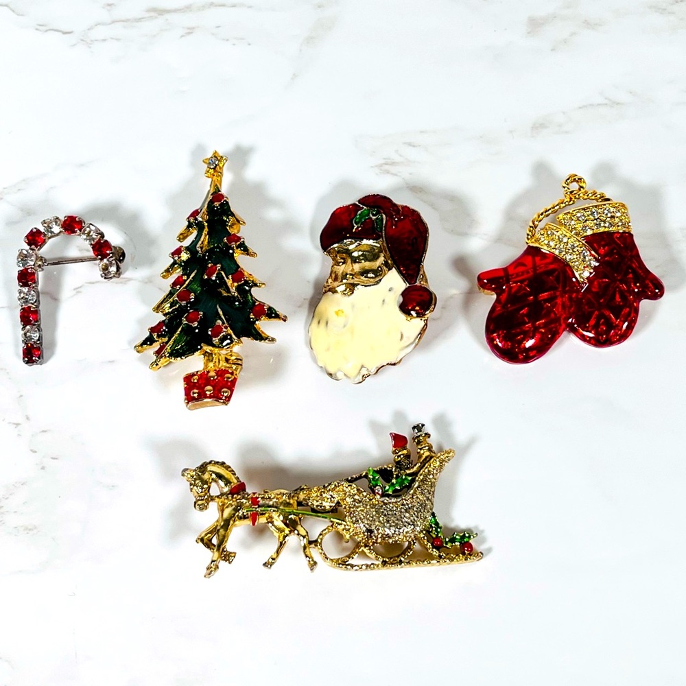 5 Festive Christmas Brooches